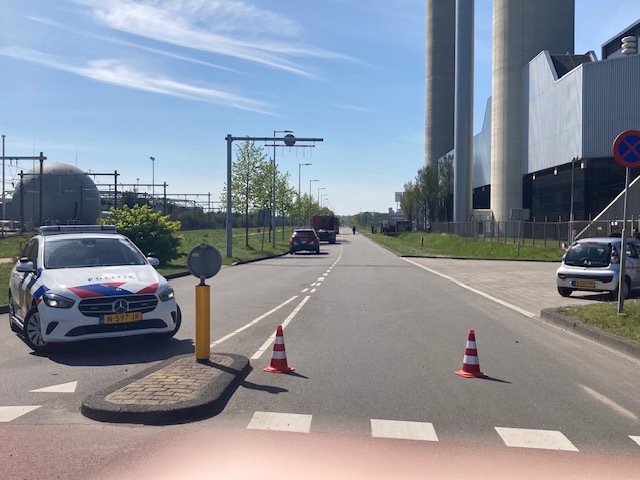 Brandweer bij AEB na gescheurde leidingen